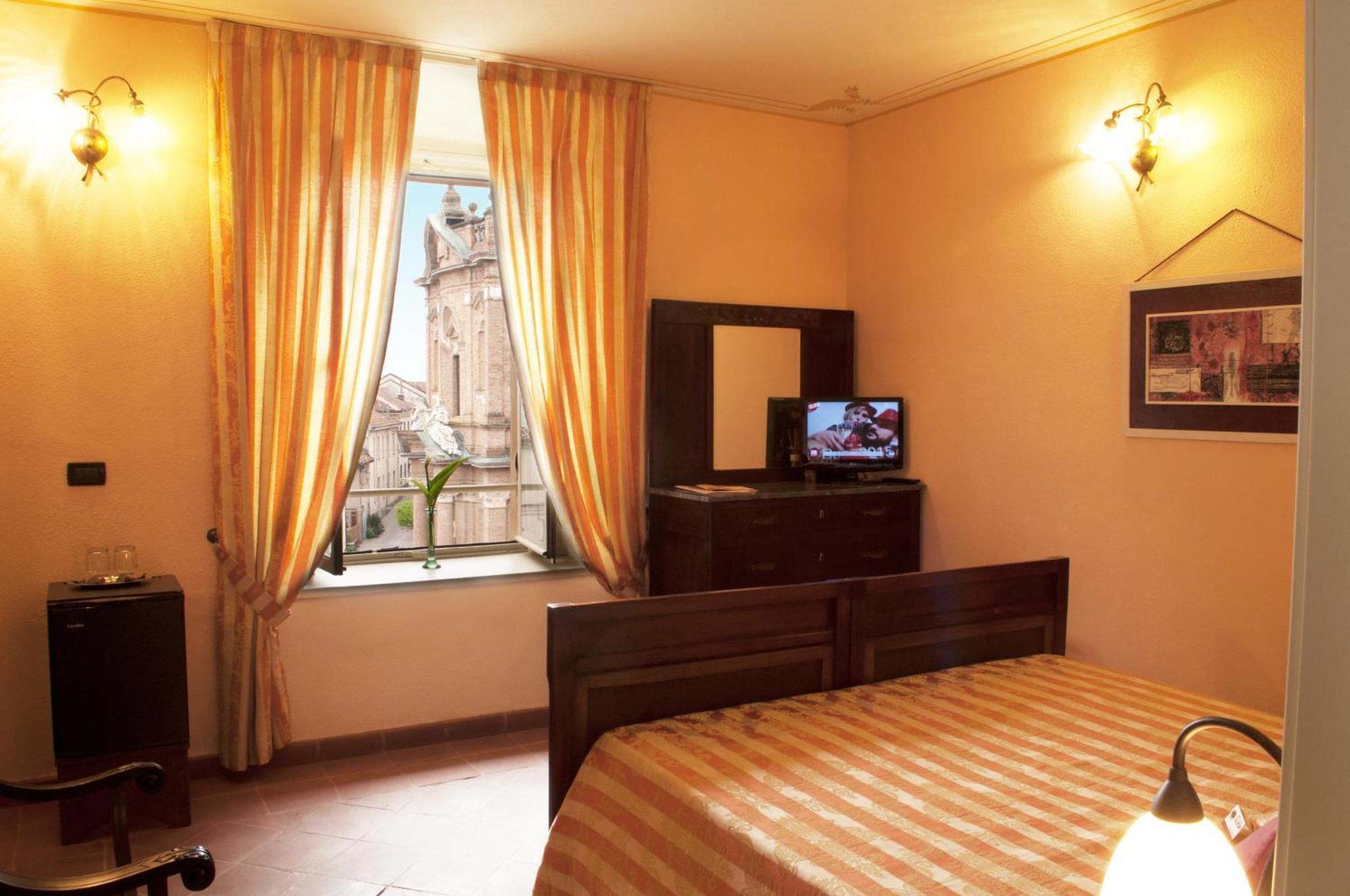 La Foresteria Del Castello - Wellness Hotel In Dimora Storica Castell'Alfero Room photo