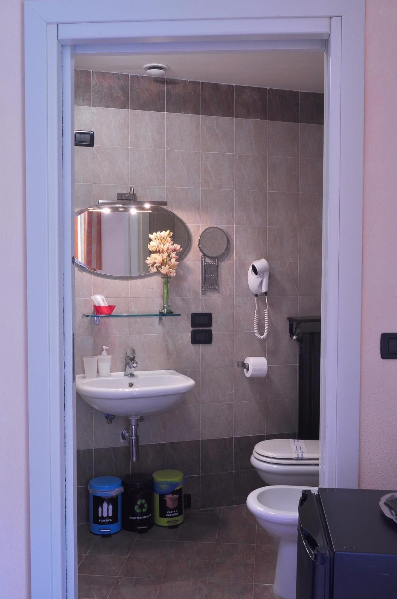 La Foresteria Del Castello - Wellness Hotel In Dimora Storica Castell'Alfero Room photo