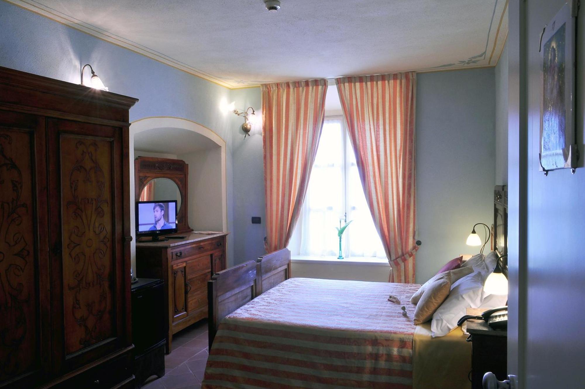 La Foresteria Del Castello - Wellness Hotel In Dimora Storica Castell'Alfero Room photo