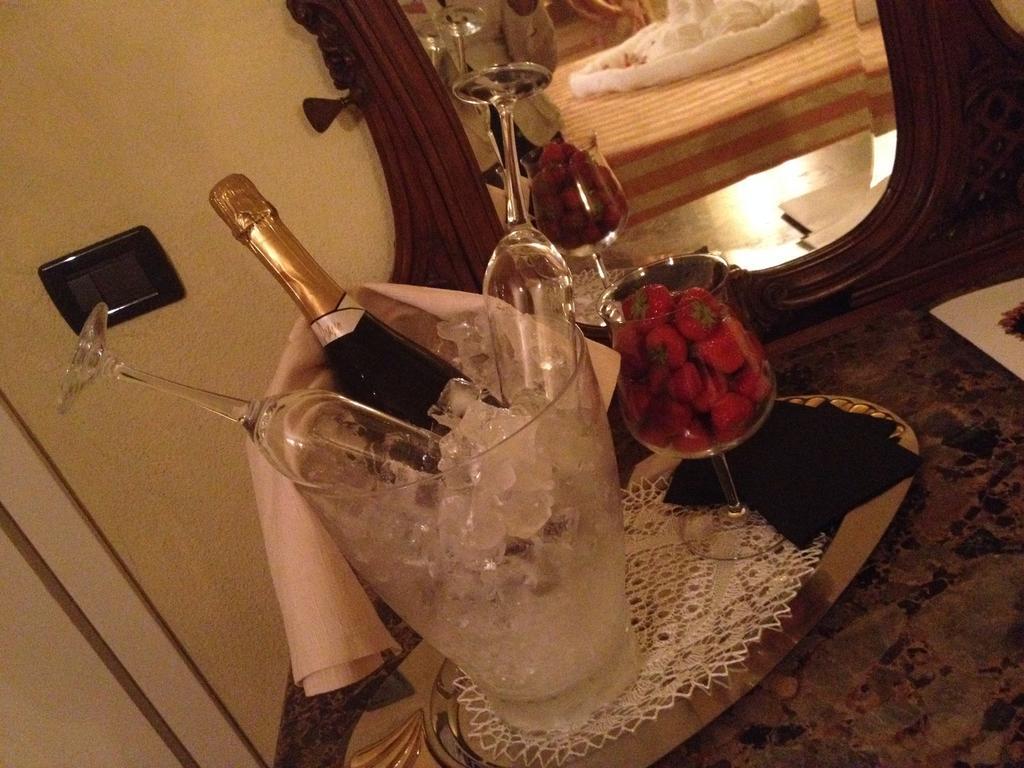 La Foresteria Del Castello - Wellness Hotel In Dimora Storica Castell'Alfero Room photo