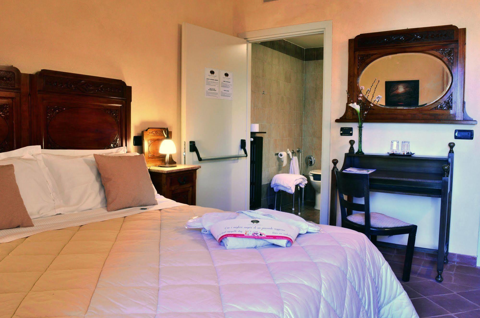 La Foresteria Del Castello - Wellness Hotel In Dimora Storica Castell'Alfero Exterior photo