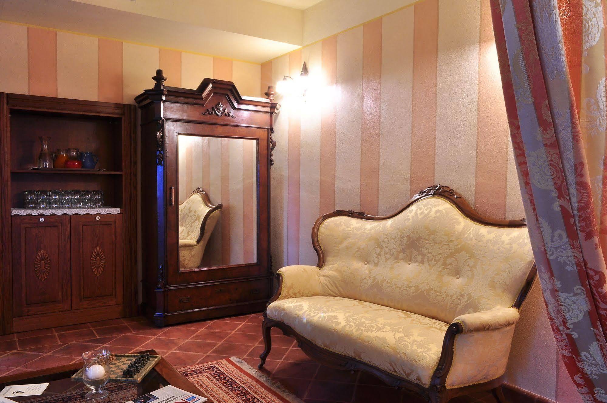 La Foresteria Del Castello - Wellness Hotel In Dimora Storica Castell'Alfero Exterior photo